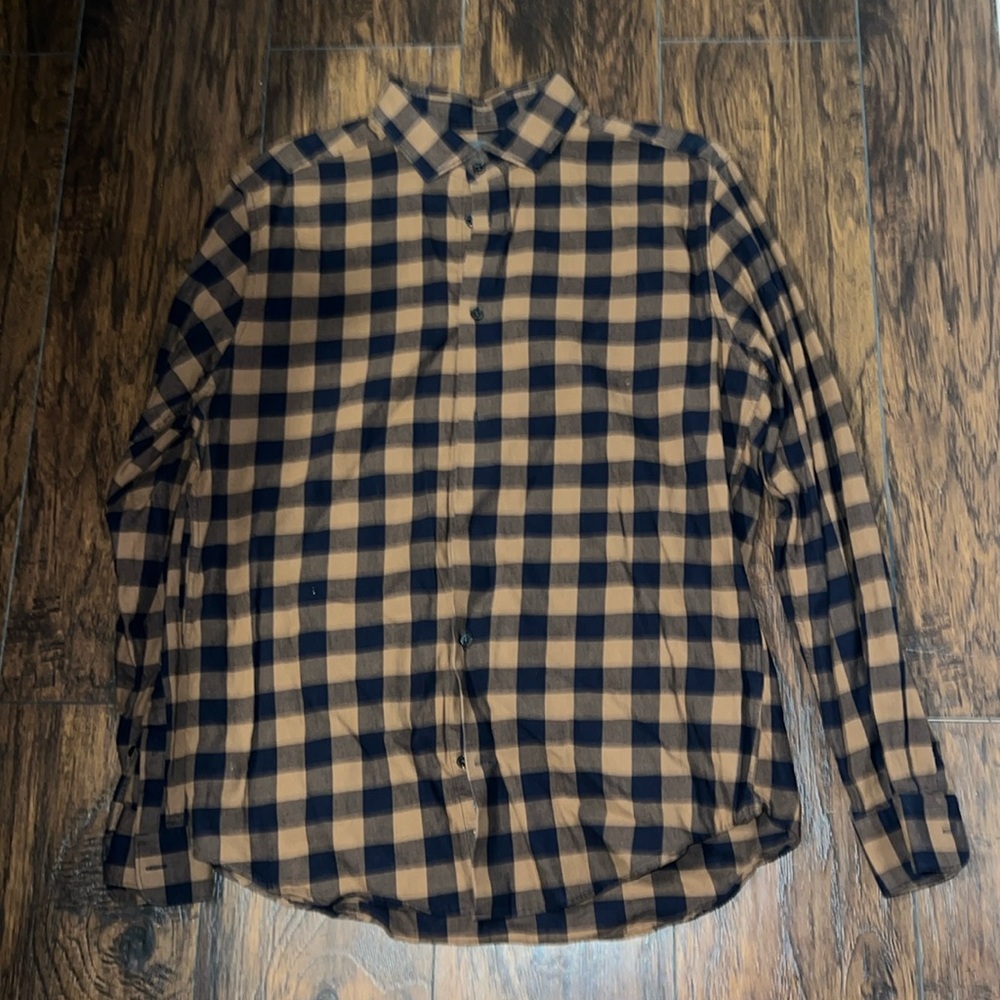 H&M Flannel Button Down

Worn Once

Size Large
